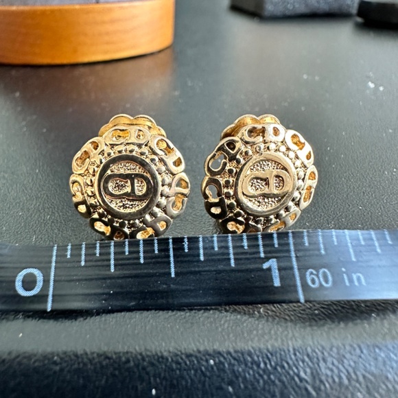 #32 18K gold plated Christian Dior vintage clip on earrings - Picture 2 of 9